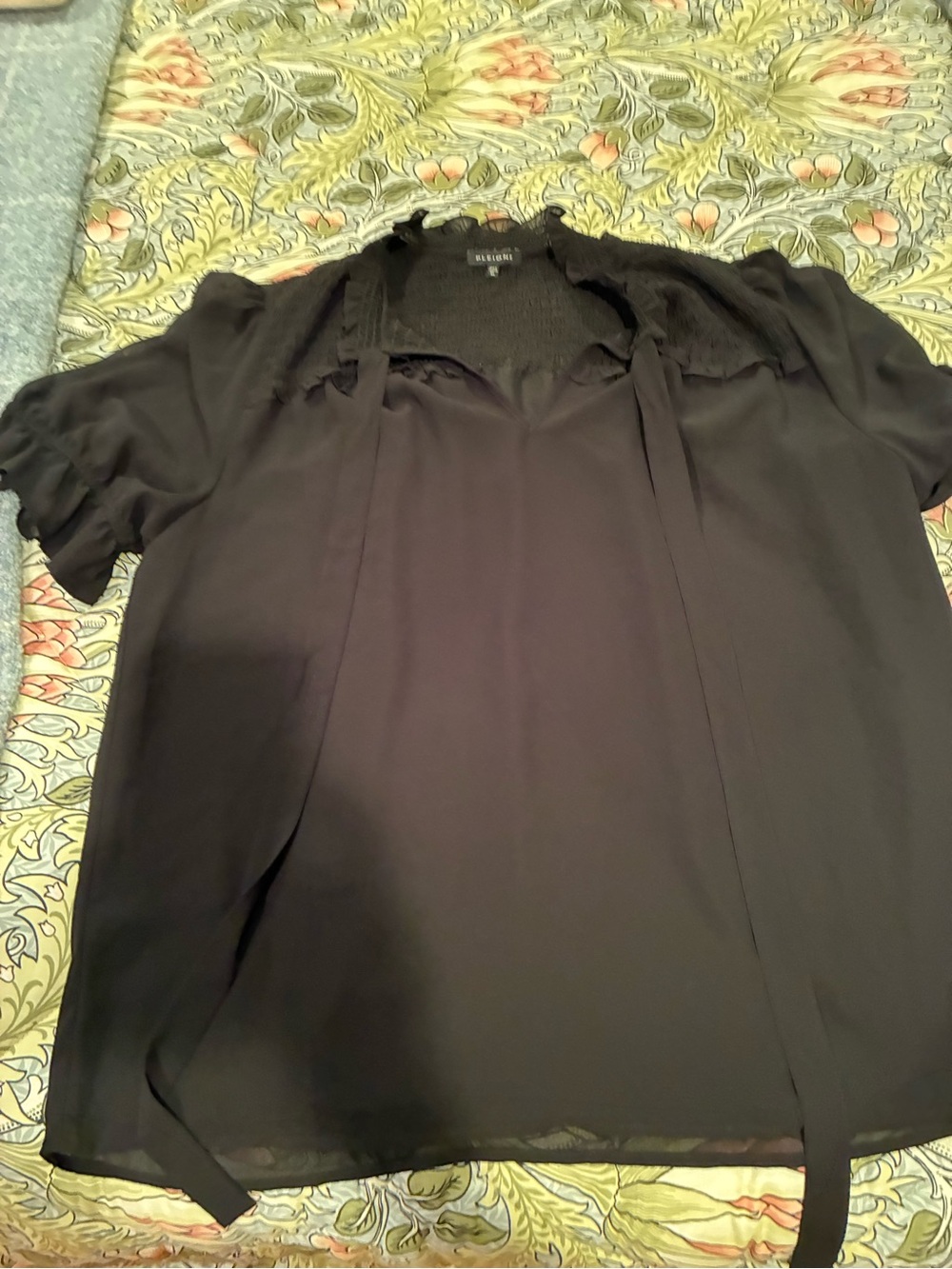 Pleione Black Short-Sleeve Tie-Front Blouse
